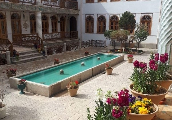 محوطه اقامتگاه اقامتگاه سنتی خانه کشیش اصفهان